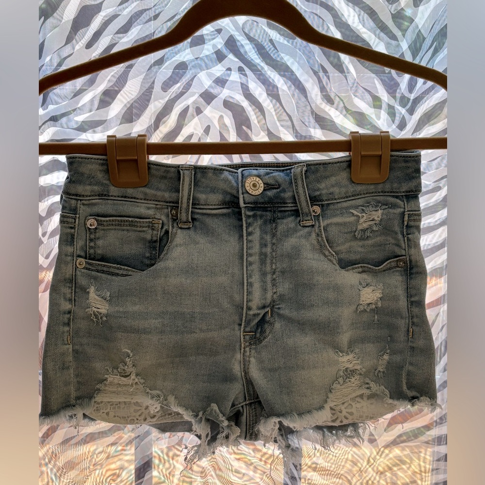 American Eagle size 6 hi-rise shortie